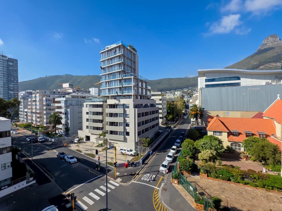 To Let 1 Bedroom Property for Rent in Sea Point Western Cape